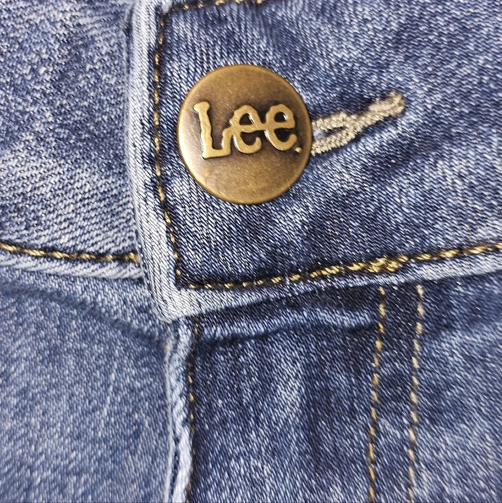 Classic Blue Lee's Women's Petite Jeans - Picture 2 of 6